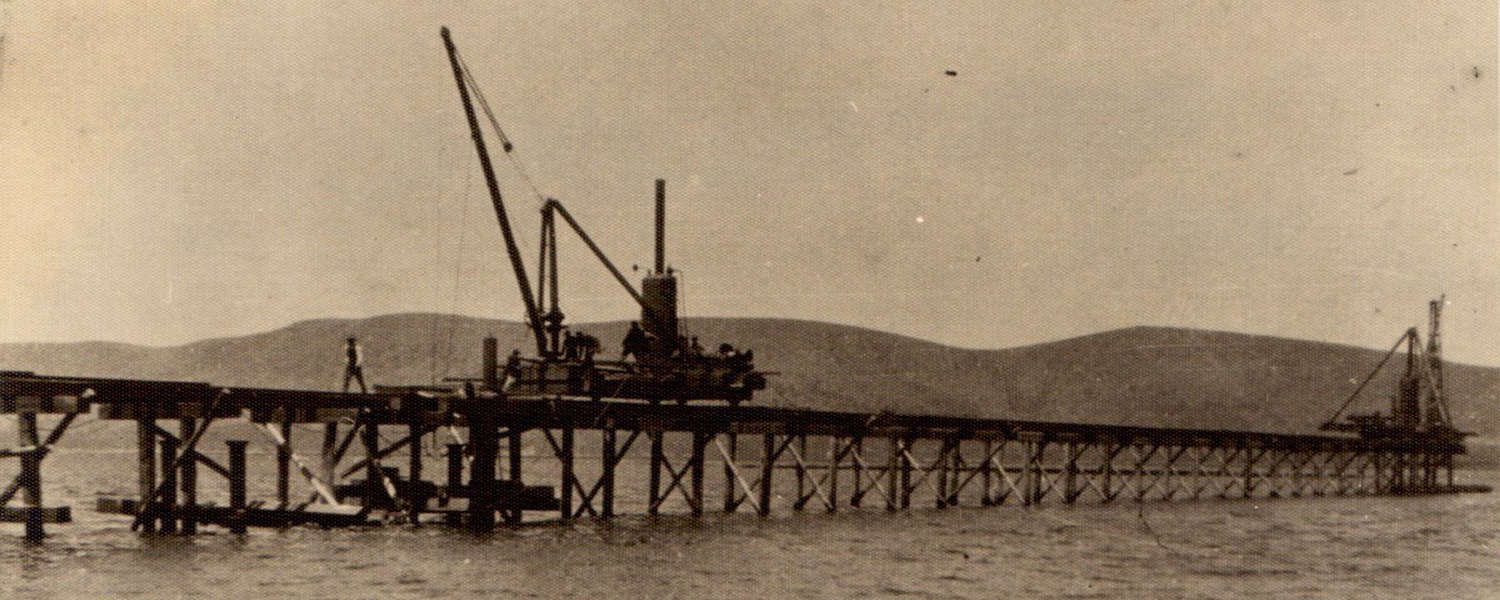 Construction of the Knysna Estuary bridges before the opening of the George-Knysna Line (an image from 1926 or 1927)